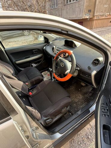 Toyota: Toyota ist: 2002 г., 1.3 л, Автомат, Бензин — 3