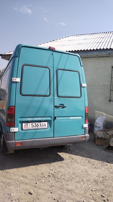 авторынок бишкек мерседес спринтер грузовой: Фургон Mercedes-Benz Sprinter, представленный в ярко-бирюзовом цвете