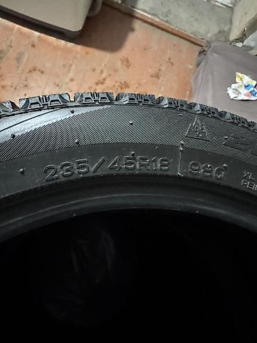 Шины: Комплект зимних шин 235/45 R18. Характеристики: - Размер: 235/45 R18 — 3