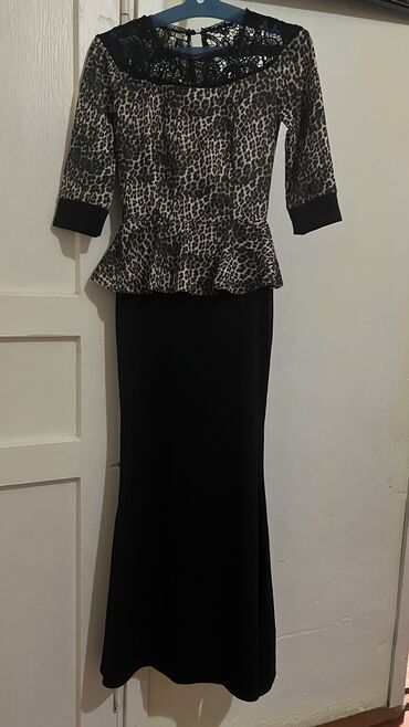 Женская одежда: Вечернее платье, Длинная модель, С рукавами, 2XL (EU 44)