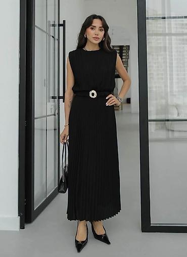 elegant draskovic: Plisirana duga haljina bez rukava sa kaišem. - Elegantna maxi haljina — 1