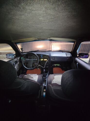 Другие Автомобили: Седан темно‑серого цвета. Кузов 4‑дверный, тонированные стекла по — 9