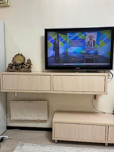 Гарнитуры для зала: Продаётся комплект мебели: угловой шкаф и тумбы для гостиной/прихожей — 2