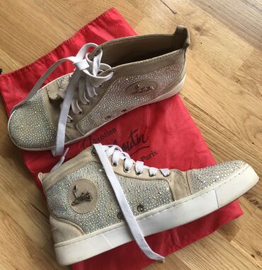 Replika 1:1 Christian Louboutin, prava koza. Kratko su nosene,u odlicn