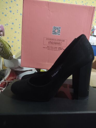464 объявлений | lalafo.kg: Продаю женскую обувь в отличном состоянии, размер 35 замша. Одевали 2