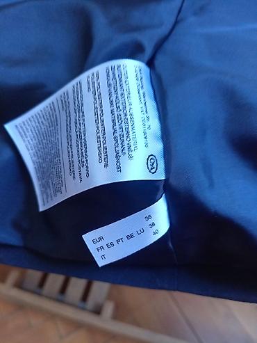 Mantili: Nov, kraći, crni mantil C&A sa kaišem, blago strukiran, ima — 16