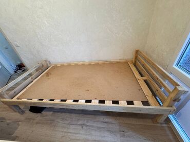 две кровати: Продаю срочно б/у кровать. Состояние идеальное. Размеры ширина 1 м