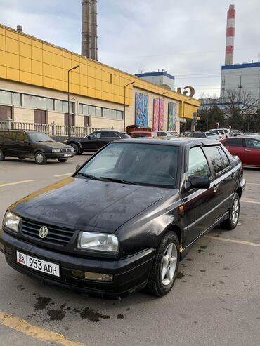 Volkswagen: Volkswagen Vento: 1993 г., 1.8 л, Механика, Бензин, Седан