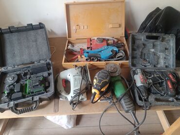 Bu dəst müxtəlif növ elektrik alətlərini ehtiva edir. Dəstdə iki