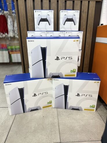 kirayə evlər 2021: Sony PlayStation 5 oyun konsolu, ağ rəngli incə dizaynı ilə seçilir