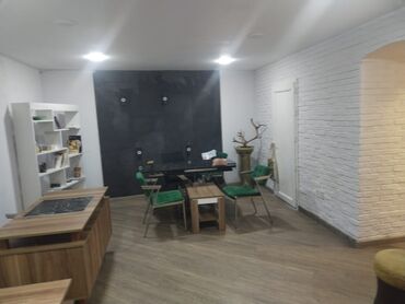 Digər kommersiya daşınmaz əmlakı: Kirayə obyekt – böyük sahəli məkan Xüsusiyyətlər: - Planlaşdırma — 6