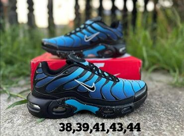 Women's Sneakers and athletic shoes: Akcija 
dostupni brojevi na slikama 
muski i zenski modeli — 7