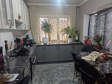 Продажа коттеджей и домов: Срочно, продаю дом в Новопавловке Ленинский район Бишкека. Дом 1980 — 14