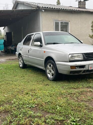 Volkswagen: Volkswagen Vento: 1994 г., 1.8 л, Механика, Бензин, Седан