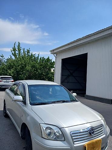 Toyota Avensis: 2004 г., 1.8 л, Механика, Бензин, Седан