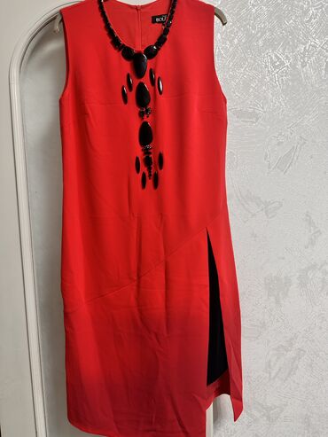 платье размер м: Вечернее платье, Коктейльное, Средняя модель, Без рукавов, Камни, L (EU 40)