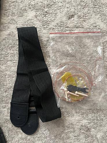 Гитары: Акустическая гитара с комплектом аксессуаров. Особенности: - — 2