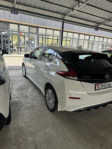 lada 9: Nissan Leaf: 2023 г., Автомат, Электромобиль, Хэтчбэк — 5