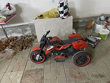 donlar gundelik: Uşaq üçün elektrikli üçtəkərli motosiklet – qırmızı-qara dizayn. - — 1