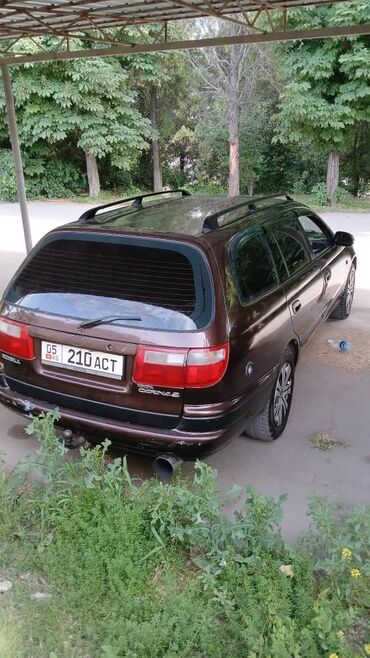 хочу продать машину срочно: Toyota Carina: 1995 г., 2 л, Механика, Бензин, Минивэн
