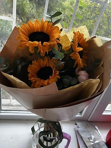мандариновый букет: Букет с подсолнухами и эвкалиптом - Состав: 3 крупных подсолнуха с — 4