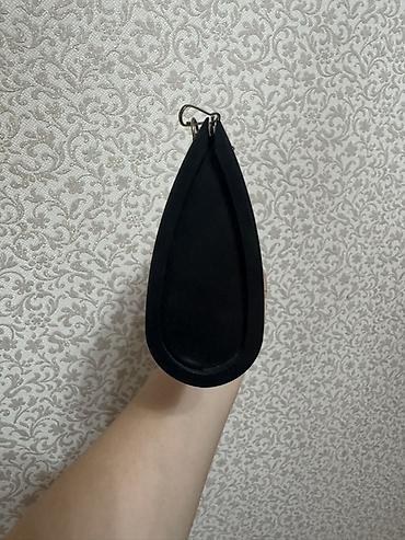 face: Сумка-клатч с принтом «The Trend Issue» - Форм‑фактор: цилиндрический — 3