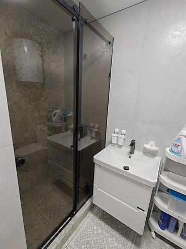 Посуточная аренда квартир: 2 комнаты, Душевая кабина, Постельное белье, Парковка — 8