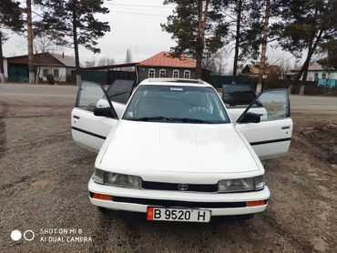 авто тайота: Toyota Camry: 1987 г., 1.8 л, Механика, Бензин, Седан