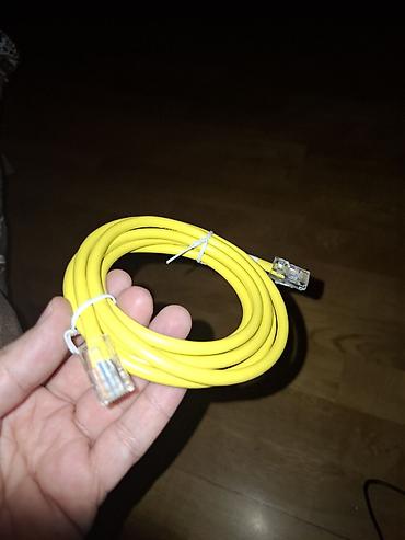 cat 5 kabel: Sarı rəngli Ethernet kabeli (RJ45 – RJ45) - Uçlar: şəffaf RJ45 — 1
