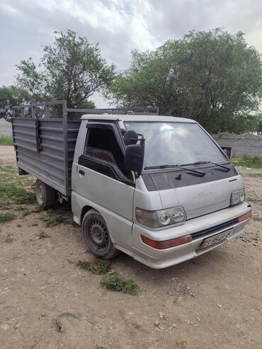 легкий грузовик грузо пасажирский: Жеңил жүк ташуучу унаа, Mitsubishi, Стандарт, 2 т