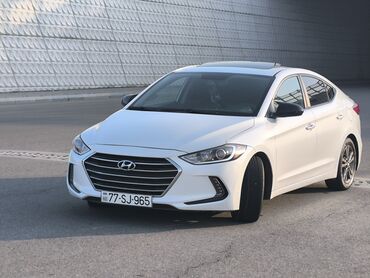 Hyundai Elantra: 2 l | 2018 il Sedan