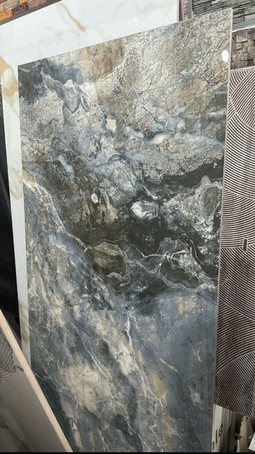 Kafel və metlax: Böyük ölçülü mərmər effektli keramika plitə - Dizayn: Tünd boz