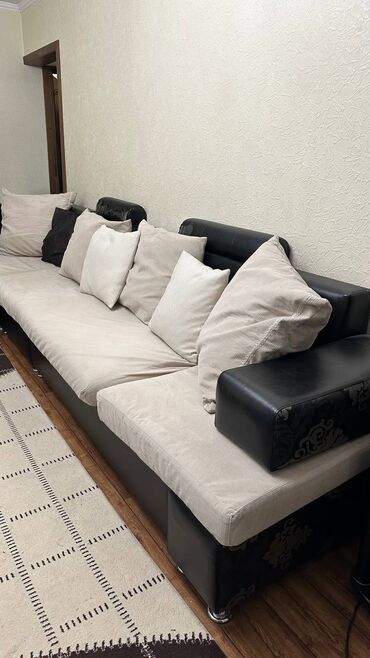 чехлы диван: Диван-кровать, цвет - Черный, Б/у