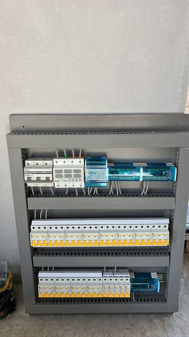 Электрики: Электрик | Перенос электроприборов, Прокладка, замена кабеля, Установка распределительных коробок Больше 6 лет опыта — 4