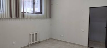 ижарага квартира ош 2023: Ижарага берем Офистик, 20 кв. м, Турак комплексинде