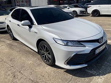 Toyota Camry: 2023 г., 2.5 л, Вариатор, Гибрид, Седан