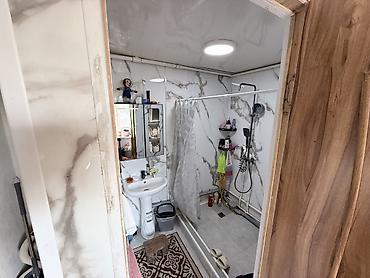 Продажа коттеджей и домов: 🏡 Продаются 2 дома на одном участке в ж/м Ак-Босого! 📐 Участок 5 соток — 12
