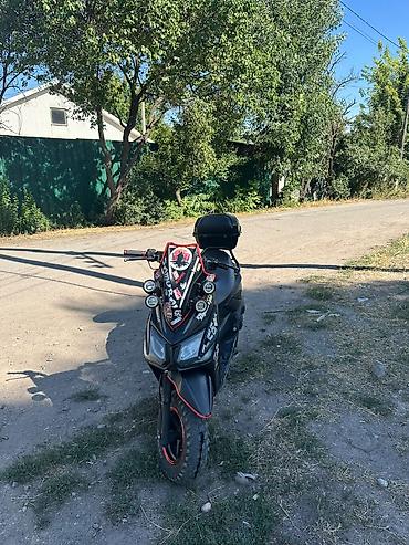 внедорожный: Скутер/мопед 50–150 см³ (визуально — спортивный городской) — 1