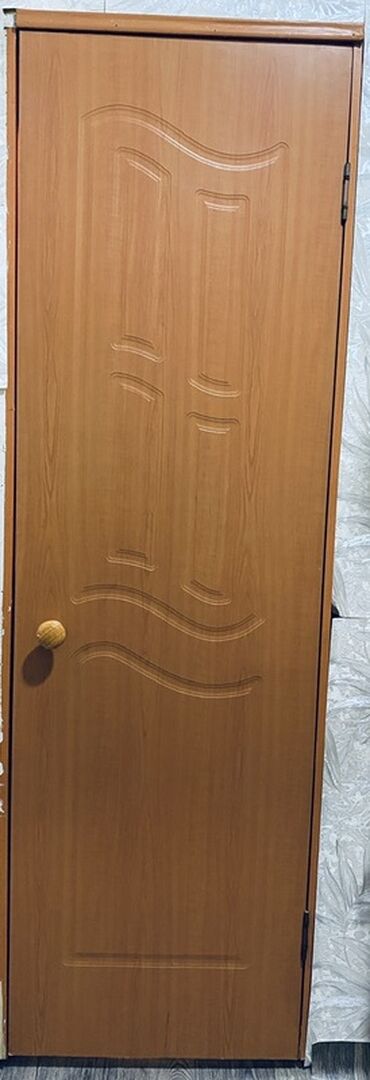 куплю двери деревянные: Межкомнатная дверь со стеклом, МДФ, цвет - Коричневый, Б/у