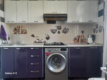Asılqanlar: Mətbəx mebeli satılır 300₼. Əla vəziyyətdədir. Üzərində heçnə