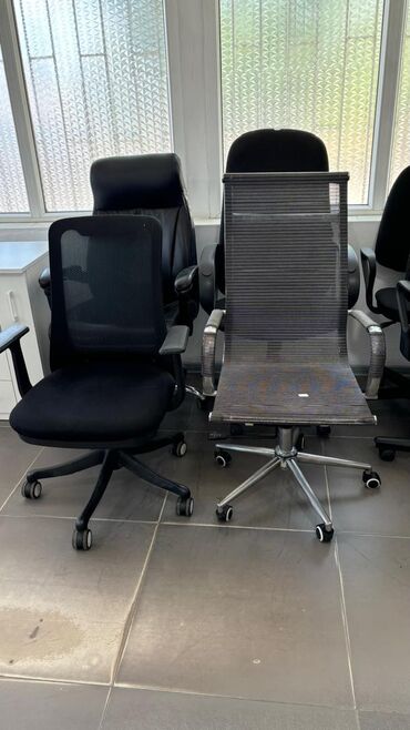 Офисные кресла: Офисное кресло, Б/у, С колесиками, цвет - Черный — 8