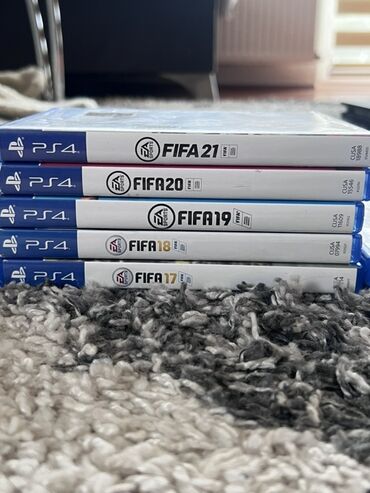 PS4 (Sony Playstation 4): Prodajem PlayStation 4 konzolu u super stanju, radi bez kočenja i — 11