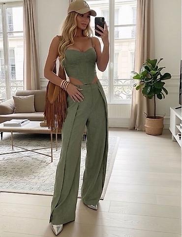 ceo set: Dvodelni set – korzet top i široke pantalone
3600 din
S M L — 3