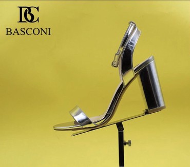 сандалии 37: Срочно Продаю босоножки кожаные от Basconi 3000 сом