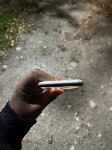телевизоры старые: IPhone 11, Колдонулган, 64 ГБ, Ак, 73 %