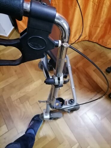 Hodalice, štake, štapovi za hodanje, kolica za hodanje: Hodalica sklapajuća sa ispravnim kočnicama
Sve je Ok — 10