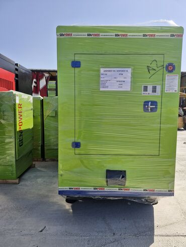 Generatorlar: Yaşıl və göy rəngli Genpower dizel generatoru. Elektrik enerjisi tələb — 3