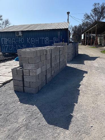 пекоблок: Пескаблок узкий 20-15-40
Пескоблок широкий 20-20-40 
Тумба — 2