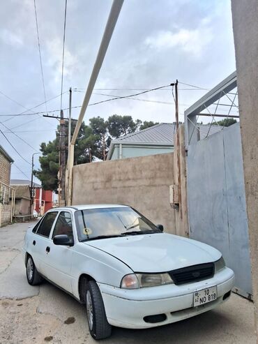 xacmaz masin: Daewoo Nexia: 1.6 l | 1996 il Sedan
