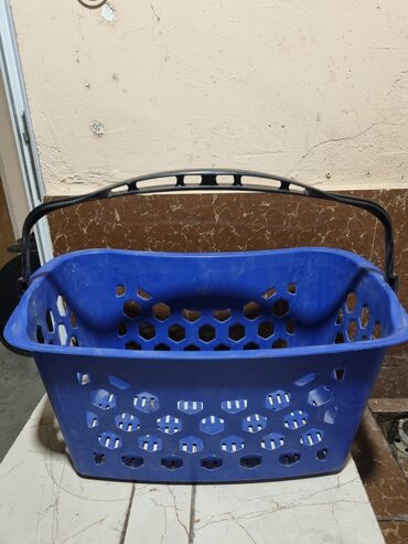 Kənd təssərüfatı avadanlığı: Market səbəti,Tutacaqlı göy rəngdə plastik səbət.20 ədəd var,hamısı